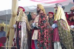 Los Reyes Magos durante la misa